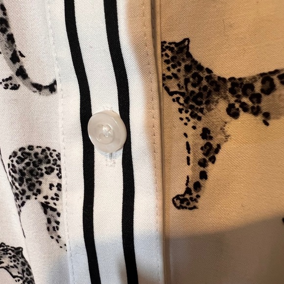 Chicos Chic‎ Stretch No Iron Cheetah Print Button Down Tunic Size 2/Large/12 - Picture 7 of 15